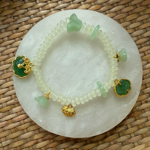 Green and Gold Asian Charm Bracelet - Picture 1 of 5